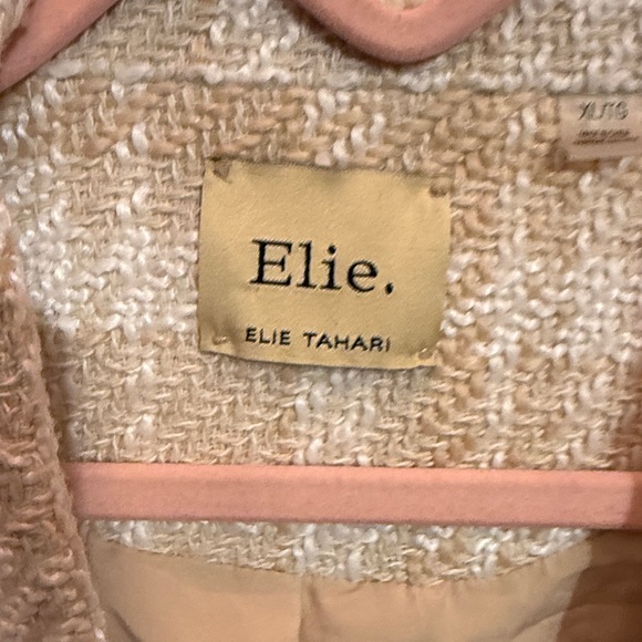 Elie Tahari Women's Cream Blazer - Picture 2 of 3